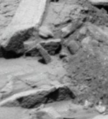 Mars' Anatomy... (2) - Sol 1368 (extra-detail mgnf; elab. Dr G. Barca)
...Che dire? Diciamo che si tratta di uno "spuntone" roccioso di origine ignota, ma di forma...Bizzarramente ed anatomicamente familiare...

Uno "scherzo" della Natura (in tutti i sensi!), per sorridere, fra un Mistero e l'altro...
Parole chiave: Martian Surface - The "Martian Penis"