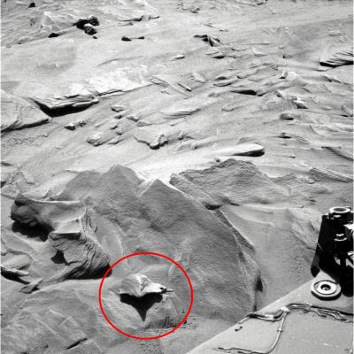 The Martian "Turtle" (context frame; elab. Dr G. Barca) - Sol 1368
Dagli occhi del MER Spirit a quelli del Dr Gianluigi Barca, e quindi ai Vostri: una nuova (e curiosissima) "surface feature" che non può non farci riflettere... Che cosa stiamo guardando?!?
Parole chiave: Martian Surface - Anomalous Surface Feature - The Turtle