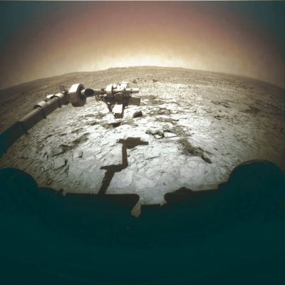 Believe it or not, this IS Mars... - Sol 1409 (MULTISPECTRUM; credits: Lunexit)
All'avvicinarsi del cupo Inverno Marziano, i frames Front & Rear-HazCam sono quanto di meglio esista (almeno dal punto di vista dei Ricercatori) per CAPIRE meglio l’effettiva struttura dell'ambiente e del Cielo di Marte, se non altro in termini di luminosità (per quanto attiene i colori, ormai lo sapete: noi abbiamo la Teoria Lunexit – la quale non è, come ovvio, "Verità", ma è – se non altro – il prodotto di un percorso logico e razionale).
Le immagini a struttura grandangolare che ci arrivano dalle suddette Front & Rear-HazCam, ci dimostrano (attraverso l'intera gamma di filtri di cui sono dotate) che quanto situato nella porzione centrale dell'obbiettivo appare sempre più luminoso, mentre le porzioni di paesaggio situate al di fuori del "cerchio ideale" di massima illuminazione tendono (sempre, anch’esse) a diventare più buie. 
Il significato di questo fenomeno (certo riproducibile anche sulla Terra) è piuttosto semplice da “decodificare”: l’ambiente Marziano è poco luminoso.
E questo, secondo noi (e dopo anni di discussioni più o meno sostanziate od esotiche), è un punto di arrivo.
Per quanto attiene il Cielo di Marte, esso è EFFETTIVAMENTE più luminoso all'orizzonte (un effetto ottico dovuto al maggior spessore dell'atmosfera così come percepito dagli occhi dell'Osservatore (ivi: le Front e RearHazCam del  Rover), e quindi, a mano a mano che si sale con lo sguardo, diventa sempre più scuro (e noi ipotizziamo che, in prossimità dello Zenith, esso sia - di fatto - nero o quasi).

Che dire? 
Ci dispiace molto per gli Affezionati sostenitori dei Cieli Azzurri su Marte (cieli tanto spettacolari nell'Immaginario Collettivo, quanto poco realistici alla prova dei fatti), ma la nostra sensazione - senza certezze, ma con un buon margine di ragionevolezza - è che la NASA, sebbene (e per motivi che non ci compete indagare in questa sede) "caotica e pasticciona" (i Cieli di Marte, infatti, secondo le elaborazioni in Approximate True Colors NASA, sono passati - senza motivazioni e senza soluzione di continuità - dall'Arancio Vivo, al Rosso, al "Butterscotch", al "Verdognolo", al Giallo ed al Marrone...) abbia fornito (almeno) una indicazione di massima la quale, secondo noi, è da condividere: l'atmosfera di Marte è TROPPO sottile per consentire, tramite la diffusione della luce in arrivo dal Sole, l'acquisizione di un colore VIVO ed OMOGENEO per l'intero cielo quale è il BLU che caratterizza i Cieli della Terra.
Il Cielo Marziano, quindi, è (rectius: dovrebbe essere) - se ci passate l'espressione – “opaco e stratificato" (e “stratificato” sia in termini di luminosità, sia in termini di colore). 
Abbiamo nelle nostre Gallerie innumerevoli immagini (a partire da quelle dei Viking Landers) che dimostrano questa “stratificazione”. 
Per quanto attiene l’Opacità del Cielo di Marte…Beh, essa è talmente evidente in quasi tutti i frames recenti Spirit ed Opportunity che non riteniamo si possa discutere ancora sull’oggettività di questo fattore.

Conclusioni: se questo ragionamento fosse corretto e le sue conclusioni fossero esatte (anche magari solo in parte), allora DERIVA LOGICAMENTE da quanto sopra che, una volta presi e metabolizzati i Dati disponibili, e quindi ragionando con Logica, Razionalità e Pragmatismo (ed abbandonando, almeno una volta tanto, le “Leggende Spaziali” sui Cieli Azzurri del Pianeta Rosso che proliferano sulla Rete), l'illuminazione superficiale media di Marte e la colorazione del suo cielo NON POSSONO sic et simpliciter essere assimilate all'illuminazione media superficiale della Terra (specie allorchè Marte si trova all’afelio) ed al colorito usuale (o medio, se preferite) del Cielo Terrestre.

E per il resto, dato che questa storia - supponiamo - stia cominciando a diventare un pò "stantìa" per tutti...Vi rimandiamo all'articolo "True Colors".

Le Vostre opinioni ed insights saranno, come sempre, benvenuti!

Parole chiave: Mars Panorama - Gusev Crater