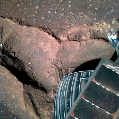 Spirit's Wheel - Sol 1908 (RAW Natural Colors; credits: Dr G. Barca)
nessun commento
Parole chiave: Spacecraft - MER Spirit - Solar Panels, Right Front-Wheel and Surface