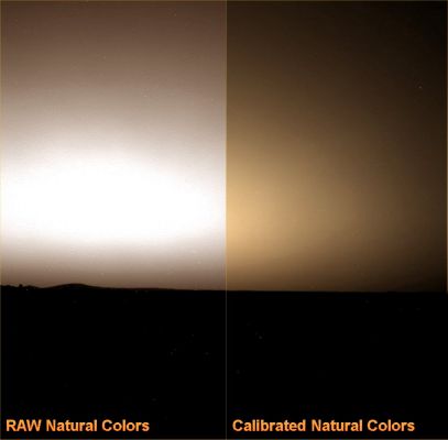Comparison - Sol 1949 (credits: Dr G. Barca & Lunexit)
La "risposta", in termini pratici, alla domanda che ci veniva posta dal nostro Amico e Partner, Lorenzo Leone ("Anakin"): a Sx, il paesaggio (Tramonto su Marte) in RAW Natural Colors; a Dx, il prosieguo del paesaggio in Calibrated Natural Colors (o Natural Colors tout-court).

La differenza? 
E' la stessa che passa tra una visione del luogo in "puro CCD" ed una "visione con occhi umani".
Parole chiave: Martian Sunset