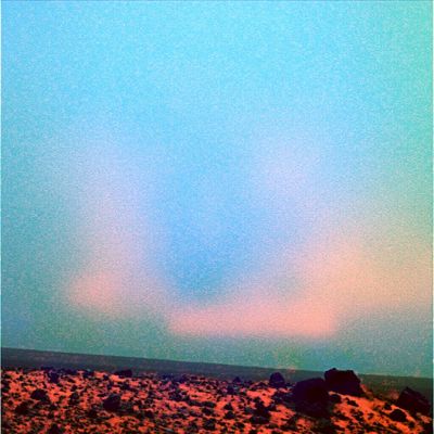 Strange "Flares" in the Sky of Mars (3) - Sol 2025 (ALL Filters/UV + IR Vision; credits: Dr M. Faccin)
Gurdate bene: il processing che va oltre i confini dello Spettro della Luce Visibile evidenzia una sorta di Luminescenza Diffusa la quale sembra emergere e stazionare al di sopra dell'Orizzonte di Gusev Crater.

Incredibile. Davvero bizzarro e difficilmente commentabile questo "Effetto" il quale, a ben guardare, ci ricorda le Aurore Boreali Terrestri.

Ed ora andate a guardare la versione ulteriore, a contrasti esaltati e stretchati...
Parole chiave: Martian Horizon - Gusev Crater - Controversial