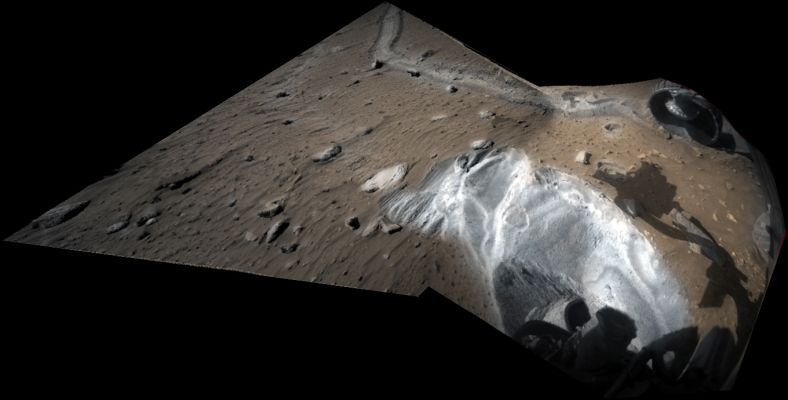 The "Buried Wheel" - Soles 2090 and 2113 (an Image-Composite in Natural Colors by Dr M. Faccin)
nessun commento
Parole chiave: Spacecraft - MER Spirit - Wheels and Surface