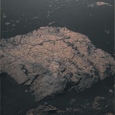 Old boulder and "Wind Signs"... - Sol 224 (natural colors + MULTISPECTRUM; credits: Dr Marco Faccin & Lunexit)
Osservate le (riteniamo) evidenti "striations" (inclusive di netti cambiamenti di colore) che caratterizzano la parte superiore (ed esposta) di questo boulder quasi completamente interrato rispetto alle sue porzioni laterali: questo frame che ci mostra i "segni del vento" (signs of aeolian activities, in accordo alla nomenclatura NASA) è davvero molto interessante non solo perchè ci spiega che il vento, appunto, talvolta "pulisce" (le superfici) e talvolta le "sporca", ma anche perchè le diverse "gradazioni di colore" - e quindi l'evidenza di un'attività eolica in corso o comunque recente - sono emerse SOLO una volta effettuata la colorizzazione.

Un complimento, quindi, all'acume tecnico del Dr Faccin!
Parole chiave: Martian Surface - Boulder