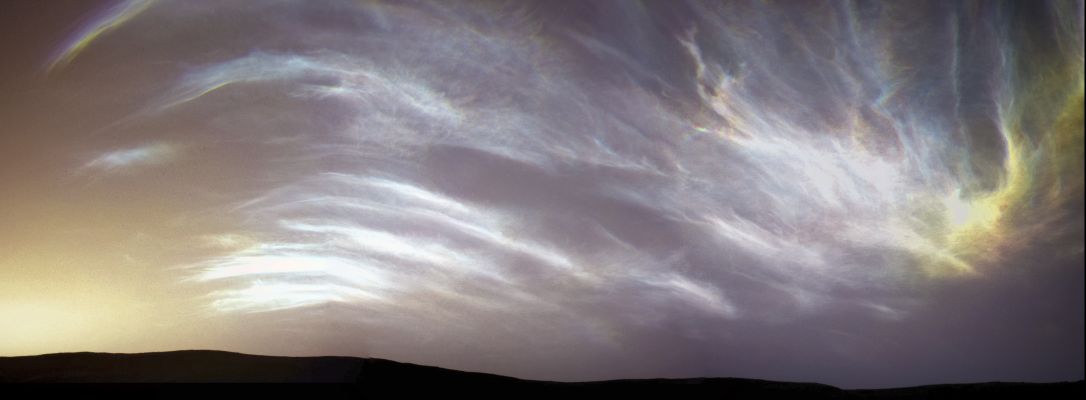 Skyline and Clouds.... - Sol 2410 (Credits: NASA/JPL; Credits for the Add. Process. and Color.: Marco Faccin & Elisabetta Bonora)
Meravigliosa Visione del Cielo di Marte, quieto, sopra Curiosity. In basso, l'Orizzonte Marziano, avvolto nell'oscurità.
Parole chiave: Martian Sky - Clouds