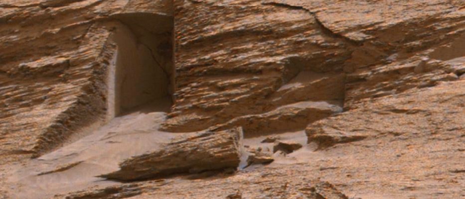 Interesting, but this is NOT a "Door"!
nessun ulteriore commento
Parole chiave: Martian Surface - possible Anomaly
