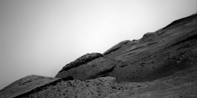 Funny-shaped "Mounds" - Sol 3690
Ho un dubbio: si tratta di "Mounds" o (piccole) "Buttes"?
Parole chiave: Martian Surface and Sky