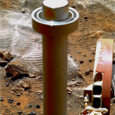 Antenna MAST and orange Surface - Sol 422 (possible True Colors; credits: Dr M. Faccin & Lunar Explorer Italia)
nessun commento
Parole chiave: Spacecraft - MER Spirit - Antenna MAST and Surface