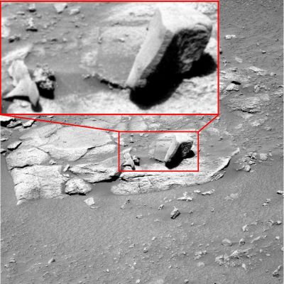 Fragments of a bigger Structure? - Sol 514 (ctx + mgnf - credits: Dr G. Barca)
Davvero due dettagli MOLTO intriganti (a causa della loro "sagomatura" che, come si vede bene in questo montaggio, ha ben poco di "naturale): ancora un GRANDE complimento al nostro Dr Barca!
Parole chiave: Martian Surface - Extremely Controversia Surface Feature - "Fragments"