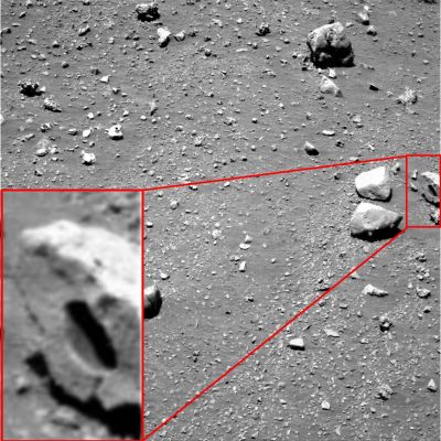 Round Hole - Sol 525 (edm - credits: Dr G. Barca)
...e pensare che, per un "buchetto" molto meno tondo e molto meno visibile di questo, il buon Hoagland e tutti i suoi accoliti - quasi 5 anni fa - avevano gridato alla "Scoperta Epocale"...
Parole chiave: Martian Surface - Extremely Controversia Surface Feature - "Round Hole"