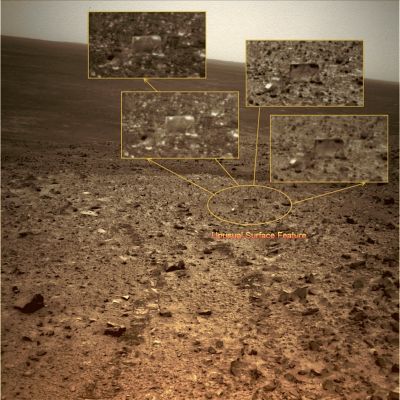 Unusual Surface Feature - Sol 549 (by Carlo Contu)
La segnalazione, questa volta, ci arriva dal nostro Carissimo Amico e Partner, Carlo Contu, e l'oggetto che mostra delle fattezze controverse è (rectius: dovrebbe essere) una roccia a forma di mattone che, curiosamente, poggia sul suo lato più lungo e più stretto.

Dov'è la "stranezza"? Nella texture (la roccia sembra vetrosa, trasparente) e, ovviamente, nella sua forma (completamente avulsa dal contesto a cui essa accede).

Le diverse riprese effettuate dal Rover mostrano che un interesse per il dettaglio, a Pasadena, deve esserci stato, ma - come al solito - nulla poi è stato detto.
E noi, onestamente (come sempre), non possiamo aggiungere molto a quello che già si è scritto e che ben si vede nel mosaico che Vi proponiamo.
Probabilmente la surface feature in questione (lo sapete: noi dobbiamo restare sempre pragmatici e, nel dubbio, privilegiare l'ipotesi più razionale) è solo una roccia dalla forma curiosa la quale, a causa dei filtri-colore usati ed in ragione del rapporto (angolazione) esistente fra essa, il Rover ed il Sole, ci appare particolarmente intrigante e dotata di caratteristiche del tutto peculiari. 

Forse.

O forse si tratta realmente di una roccia a matrice vetrosa, appena ricoperta da un sottile strato di polvere.

Nel dubbio, noi Vi offriamo il Lavoro preparato dall'ottimo Carlo, e Vi lasciamo decidere da soli l'ipotesi che preferite...
Parole chiave: Martian Surface - Extremely Controversia Surface Feature - "Transparent Rock"