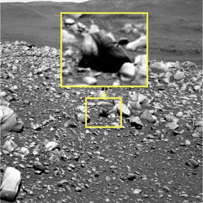 Is this a Rock? - Sol 660 (CTX Frame + EDM - credits for the Research: Ivana Tognoloni/LXTT/IPF)
I nostri commenti su questa "Roccia" - bizzarra, come minimo, al 100% - sono in caption all'EDM (il sub-frame che segue).
Parole chiave: Martian Surface - Unusually-looking Rock