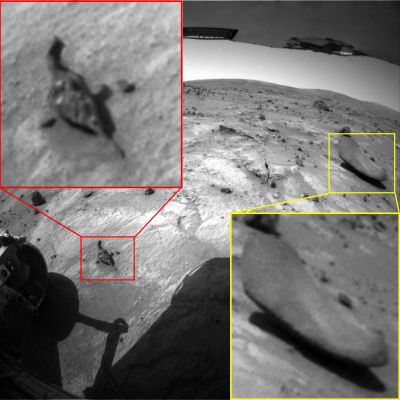 Unbelievable Surface Features - Sol 693 (credits: Dr G. Barca)
Incredibile: a Sx, una sorta di "piccione" Marziano (o comunque una pietra che di "roccioso", a partire dalla forma e dalla texture superficiale, non ha assolutamente nulla) ed a Dx, un macigno (apparentemente) sospeso a mezz'aria (oppure, se volete restare razionali e pragmatici, diciamo "poggiato su un singolo - e minimo, dimensionalmente parlando - punto della sua base"...).

Come sempre, grandissimi Complimenti al Dr Barca per gli spunti e le (onestamente incredibili) osservazioni.
Parole chiave: Martian Surface - Extremely Controversia Surface Feature - The "Pidgeon" and the "Ant-Gravity Rock"