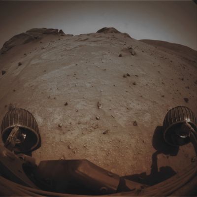 Front-View (1) - Sol 694 (Enhanced Absolute Natural Colors; credits for the additional process. and color.: Dr Paolo C. Fienga - Lunexit Team) 
Original caption:"Left Front Haz-Cam Non-linearized Full frame EDR acquired on Sol 694 of Spirit's mission to Gusev Crater at app.x 13:00:49 MLT". 
Parole chiave: Martian Horizon - Gusev Crater - Rocky Outcrop, Spirit's Front Wheels and Skyline