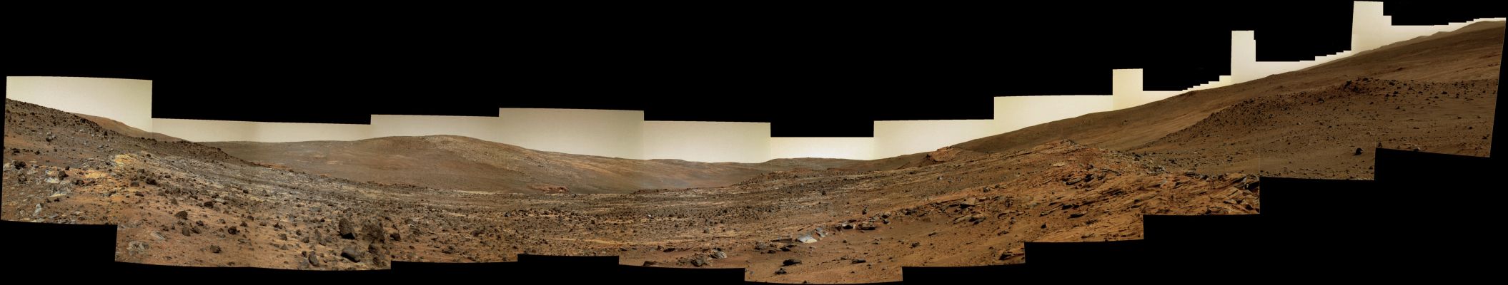 The "Monster" Panorama - Sol 785 (possible True Colors; credits: Dr G. Barca)
Un autentico "Monster-Pan", in possibili Colori Veri, realizzato dal nostro eccezionale Dr Gianluigi Barca: un Lavoro che, come sapete, sino a qualche tempo fa, solo la NASA faceva (e non così bene)... 
Parole chiave: Mars Panorama - Gusev Crater