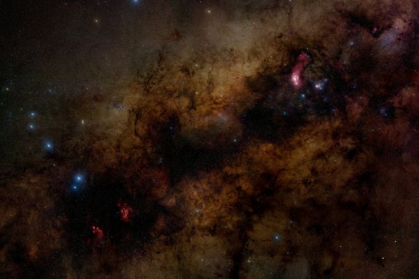 The Sagittarius Region
"...Progredimur quo ducit quemque voluptas..."

(Lucrezio)

"...Noi andiamo dove ci guida il piacere..." (in altre parole: si tende a fare - come, di fatto, si fa - solo - o prevalentemente - quello che piace fare)
Parole chiave: From Earth Pictures - Amatorial Pictures