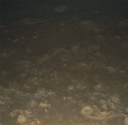 Northern Swirls (Absolute Natural Colors; credits for the additional process. and color.: Dr Paolo C. Fienga/Lunar Explorer Italia/Italian Planetary Foundation)
Sinuous and swirling Clouds (which appear to be extremely dense) and Hurricane-sized Vortices, mingle in Saturn's Northern Skies (in fact, this view looks toward a Region of Saturn that is located at about 70° North Latitude). Despite the level of detail that is visible here, the Region shown in today's APOD is wide enough to contain the planet Mars comfortably.

The image was taken with the NASA - Cassini Spacecraft's CB1 Spectral Filter, which is sensitive to Wavelengths of Visible Red Light centered at 619 nanometers. The view was acquired with the Spacecraft's Narrow-Angle Camera on May 23, 2008 at a distance of approximately 1,2 Million KiloMeters (such as about 745.200 miles) from Saturn. Image scale is roughly 7 Km (about 4,3 miles) per pixel.

This frame (which is a NASA - CASSINI Spacecraft Original b/w frame published on the NASA - Planetary Photojournal and identified by the serial n. PIA 10413) has been additionally processed and then colorized, according to an educated guess carried out by Dr Paolo C. Fienga (LXTT-IPF), in Absolute Natural Colors (such as the colors that a human eye would actually perceive if someone were onboard the NASA - Cassini Spacecraft and then looked outside, towards the Upper Atmosphere of Satun), by using an original technique created - and, in time, dramatically improved - by the Lunar Explorer Italia Team. Different colors, as well as different shades of the same color, mean, among others, the existence of different Elements in the Upper Atmosphere of Satun, each having a different Albedo (---> Reflectivity) and Chemical Composition.
Parole chiave: Saturn - Upper Atmosphere - North Polar Clouds