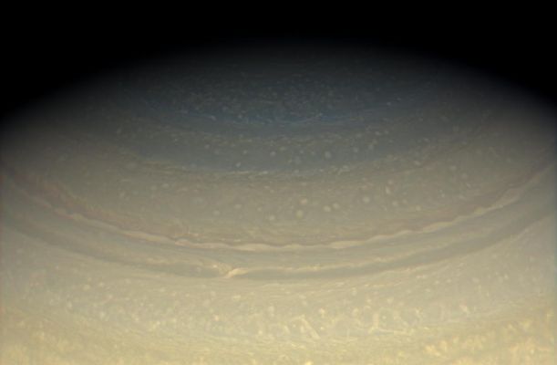 Northern Blue (natural colors; credits: NASA/JPL/Space Science Institute)
Caption NASA:"Golden hues continue to creep Northward on Saturn, subduing the blues and grays the Cassini Spacecraft witnessed upon arrival in mid-2004. This view was acquired from about 27° above the Ring-Plane. 

Images taken using red, green and blue spectral filters were combined to create this natural color view. The images were acquired with the Cassini Spacecraft wide-angle camera on May 23, 2008 at a distance of approx. 1,3 MKM (such as about 780.000 miles) from Saturn. 
Image scale is roughly 71 Km (about 44 miles) per pixel".
Parole chiave: Saturn - Northern Upper Atmosphere