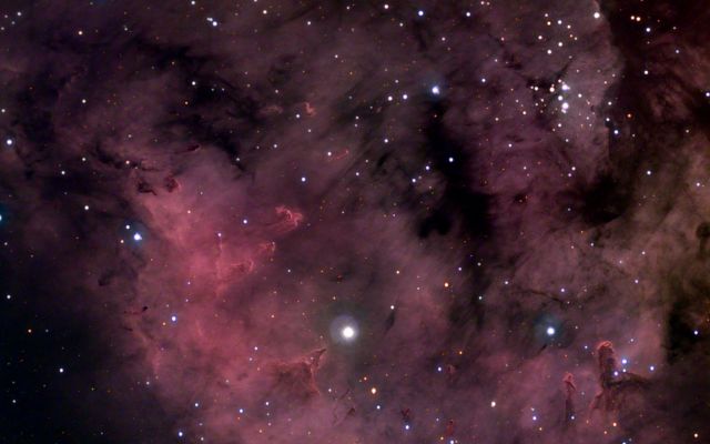 Sharpless 171 (HR)
"...La ricerca della Saggezza non è saggia, e neppure prudente. 
E' distruttiva. 
Non cancella i tuoi limiti, te li fa vedere. 
Non toglie la solitudine, te la fa apprezzare. 
Piu' impari, piu' sei solo. 
"Piu' sapienza, piu' affanno", come dice Qoelet. 
"Piu' carne, piu' vermi"..."

Pialuisa Bianco
Parole chiave: From Earth Pictures - Professional Pictures