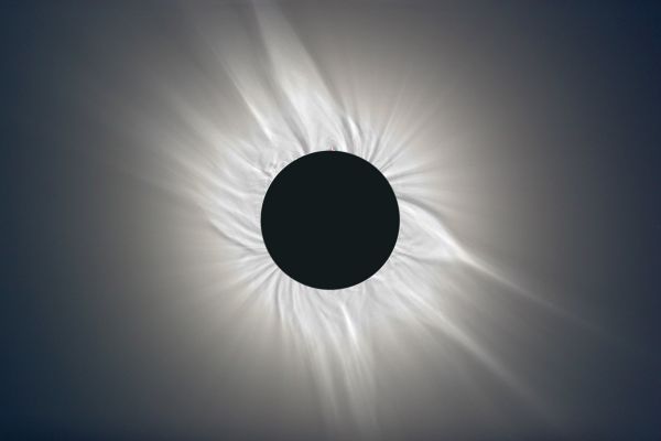 Solar Corona
Da "NASA - Picture of the Day" del giorno 26 Luglio 2009:"Most photographs don't adequately portray the magnificence of the Sun's Corona. Seeing the Corona first-hand during a Total Solar Eclipse is best. The human eye can adapt to see features and extent that photographic film usually cannot. 
Welcome, however, to the digital age. The above picture is a combination of 33 photographs that were digitally processed to highlight faint features of a Total Eclipse that occurred in March of 2006. The images of the Sun's Corona were digitally altered to enhance dim, outlying waves and filaments. Shadow seekers need not fret, though, since as yet there is no way that digital image processing can mimic the fun involved in experiencing a Total Solar Eclipse. 

Last week, a spectacular Total Solar Eclipse occurred over Southern Asia, while the the next Total Solar Eclipse will be visible from the South Pacific on July, 11, 2010".
Parole chiave: From Earth Pictures - Amatorial Pictures