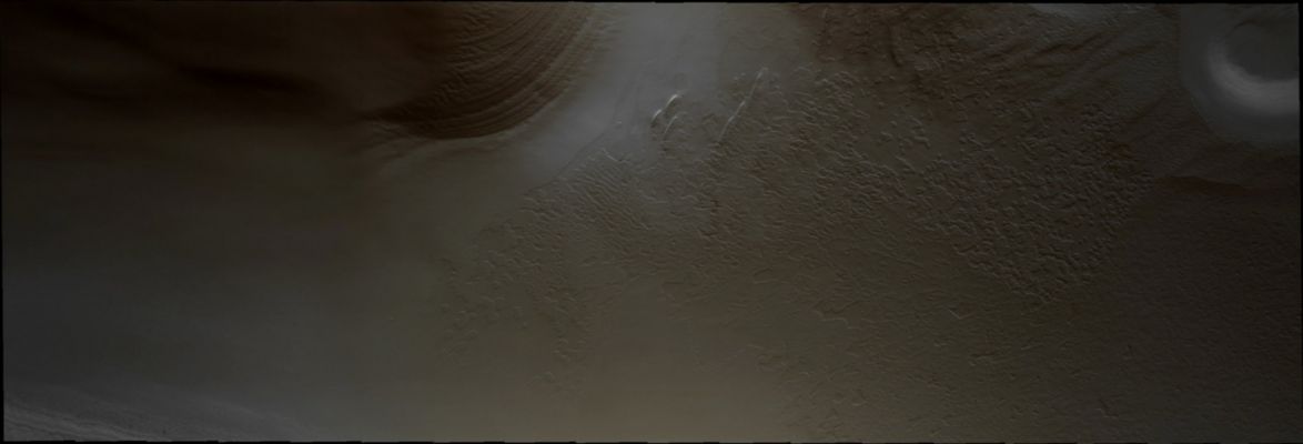 South Polar Spring (Darkened Absolute Natural Colors; credits for the additional process. and color.: Dr Paolo C. Fienga - Lunar Explorer Italia)
Coord. 84,4° South Lat. and 313,9° East Long.
Parole chiave: Mars from orbit - South Polar Features - Layers