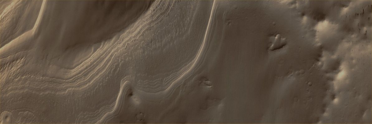 South Polar Layered Deposits (Absolute Natural Colors; credits: Dr Paolo C. Fienga - Lunexit Team)
Caption NASA:"Layering in South Polar Ice is easy to see in this outlier of the Main Polar Cap".

Orbit Number: 39861 
Latitude: 83,364° South 
Longitude: 327,367° East 
Instrument: VIS 
Captured: December, 9th, 2010
Mars Local Time: 10:39 (Late Morning Hours)
Parole chiave: Mars from orbit - South Polar Features - SPLD