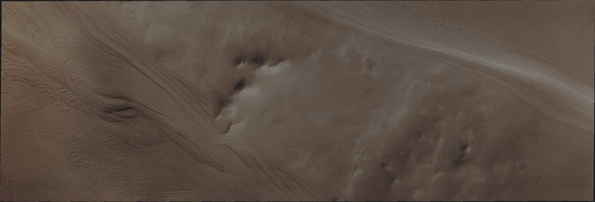 Features of Chasma Australe (Absolute Natural Colors; credits for the additional process. and color.: Dr Paolo C. Fienga - Lunexit Team)
Orbit Number: 41990 
Latitude: 85,1588° South
Longitude: 97,1401° East 
Instrument: VIS 
Captured: June, 2nd, 2011
Mars Local Time (M.L.T.): 17:48 (Late Afternoon)


Parole chiave: Mars from orbit - Chasma Australe