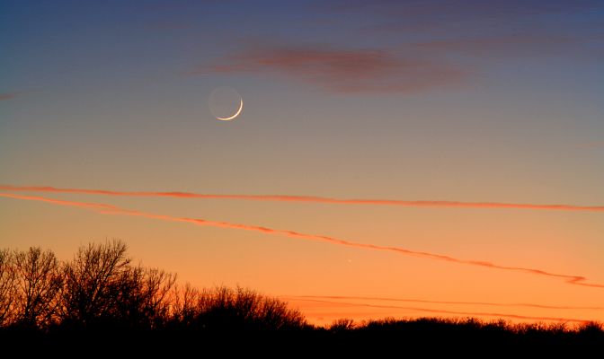 Crescent Moon and Mercury at Sunset
"...Is anything too wonderful for the Lord?..."

Genesis - 18:14
Parole chiave: Artistic Images