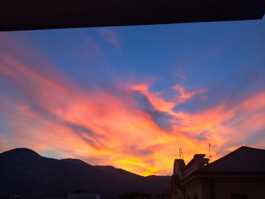 "Campfire" in the Sky over the Alps (credits: Tatiana Balbiani)
nessun commento
Parole chiave: Artistic Pictures