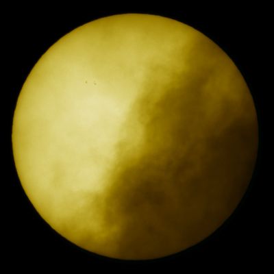 Sunspots and Clouds in Solar Cycle 24
Da "NASA - Picture of the Day" del giorno 4 Giugno 2009:"On June 2nd, 2009, clouds over Stuttgart, Germany parted to reveal what has become a relatively rare sight, spots on the Sun. In fact, the roughly 11-year solar activity cycle is still in a surprisingly deep minimum and the years 2008 and 2009 have had the lowest Sunspot counts since the 1950s. Even the latest prediction is that the new cycle, Solar Cycle 24, will reach a maximum in May 2013 with a below-average sunspot count. The Solar Cycle 24 Sunspots recorded here are in active region AR 1019. 
Previously, only two cycle 24 active regions with Sunspots, AR 1018 and AR 1017, were seen in May".
Parole chiave: From Earth Pictures - Professional Pictures