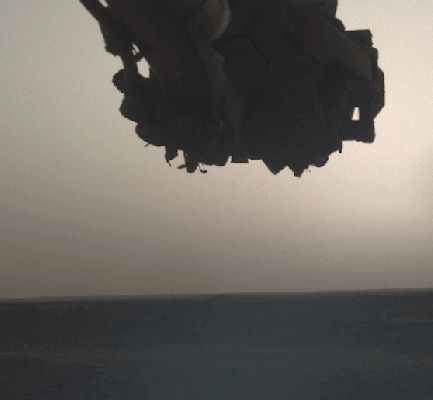 Sunrise on Mars (GIF-Movie - Credits: NASA/JPL)
Notate il piccolo "flash" che appare in un solo frame della GIF? Difetto dell'immagine, o raggi radenti che illuminano un piccolo oggetto altamente riflettente? Io opterei per il "vizio" dell'immagine, ma non ho modo di esserne certo (dato che, su questi "dettagli", la NASA non spende mai una parola. Dunque...Valutate Voi.
Parole chiave: Martian Surface and Sky