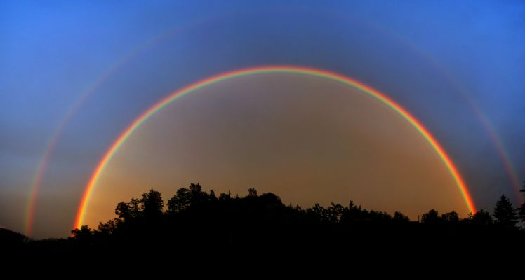 The Endless Rainbow (by Marco Faccin/LXTT/IPF)
Oggi, esattamente venti anni fa, mi sposavo con la mia - compianta - Ginny, nella Casa Comunale di Bresso (MI). Venti anni sono passati, tra gioie e sofferenze, ma comunque lungo le vie di una Vita vissuta intensamente, e trascorsa nel volgere di quello che, oggi, sembra solo un soffio. Vorrei sviluppare qualche riflessione ulteriore e filosofeggiare un po', ma mi accorgo che non me la sento. Oggi è Giorno di Memoria, in attesa del Primo Anniversario della Sua Morte, che cadrà l'11 Luglio prossimo. Una Preghiera per Ginny, ed una per tutti i nostri Cari che sono passati. E che un Arcobaleno senza Fine splenda per loro. E per noi. 

Amen.

Grazie. Paolo C. Fienga
Parole chiave: Artistic Pictures