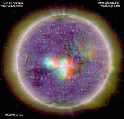The Sun in 3D
nessun commento
Parole chiave: The Sun from Space