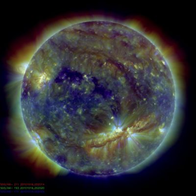 Intense Solar Activity on the Sun: Sunspot 1112 and Solar Flares
On Saturday, October 16, 2010, NASA’s Solar Dynamics Observatory captured this stunning image of one of the most intense, Solar Flares seen in the past few months. So far there have been no reports of energetic particles from this M-class Flare interfering with NASA Spacecraft or making their way to Earth.
Parole chiave: The Sun from Space