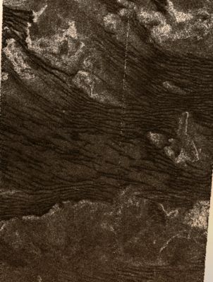 At the Edge of Titan's Dunes
This is a portion of a Cassini Radar Mapper image obtained by the Cassini Spacecraft on its Dec. 21, 2008, flyby of Saturn's moon Titan. 
The area shown covers the southern boundary of an equatorial band where longitudinal dunes (dunes that form along the wind direction) are pervasive. 
Here the dunes are apparently created by winds locally coming from the West and North-West, and generally blowing toward the East. The dunes are interspersed with radar-bright features that are inferred to rise above the surrounding terrain. 

In the lower part of the image there are no dunes at all, and the texture is more typical of featureless plains observed in many other areas of Titan that lack dunes. 
In this Transition Zone, the sand-sized particles that make up the dunes might not be so plentiful. In this case, insufficient sand to replenish the dunes makes them gradually disappear. 
To compare the nature of these dunes to those seen at the Northern Boundary of the dune fields observed in radar images obtained during the T3 flyby on Feb. 15, 2005 see PIA07009. 

The image is centered near 19,2° South Lat. and 257,4° West Long. 
It covers an area of about 220 Km (approx. 137 miles) by about 170 Km (approx. 106 miles). North is approximately toward the top of the image, the radar illumination is from the right, and the Solar Incidence Angle is about 25° (meaning that the Sun was 65° above the Local Horizon). 
The vertical stripe across the image at its center is an artifact in this preliminary version.
Parole chiave: Titan