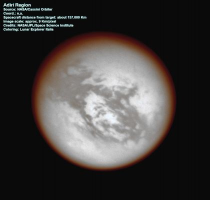 Flying over Adiri
Caption NASA:"Within the windswept wastes of Titan's Equatorial Dune Desert lies the 1.700-Km (1.050-mi) wide bright Region called Adiri, seen here at center. 
The intrepid Huygens probe landed off the North-Eastern edge of Adiri in January 2005. 
This view looks toward the Anti-Saturn side of Titan (5.150 Km, or about 3.200 miles across) -- the side that always faces away from Saturn as the moon orbits. North on Titan is up and rotated 26° to the right. 

The image was taken using a spectral filter sensitive to wavelengths of infrared light centered at 939 nanometers. The view was acquired with the Cassini spacecraft wide-angle camera on June 14, 2007 at a distance of approx. 157.000 Km (about 98.000 miles) from Titan. Image scale is roughly 9 Km (about 6 miles) per pixel".
Parole chiave: Saturn's Moons - Titan