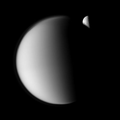 Titanian Encounters...
Caption NASA:"The moon Rhea moves behind Saturn's largest moon, Titan, in this Mutual Event imaged by the Cassini Spacecraft.
Mutual Event sequences, in which one moon passes close to or in front of another, help scientists refine their understanding of the orbits of Saturn's moons. Part of Rhea's Southern Hemisphere is also visible here through the haze of Titan's Atmosphere.
Titan has been brightened by a factor of 1.5 relative to Rhea. This view looks toward the anti-Saturn side of Titan and the Trailing Hemisphere of Rhea.

The image was taken in Visible green Light with the Cassini spacecraft narrow-angle camera on Nov. 27, 2009. The view was obtained at a distance of approx. 1,2 MKM (about 746.000 miles) from Titan and from about 2,3 MKM (approx. 1,4 MMs) from Rhea. 
Image scale in the original image was roughly 14 Km (approx. 9 miles) per pixel on Titan and about 27 Km (approx. 17 miles) per pixel on Rhea. The image has been magnified by a factor of two and contrast-enhanced to aid visibility".
Parole chiave: Saturnian Moons - Titan and Rhea