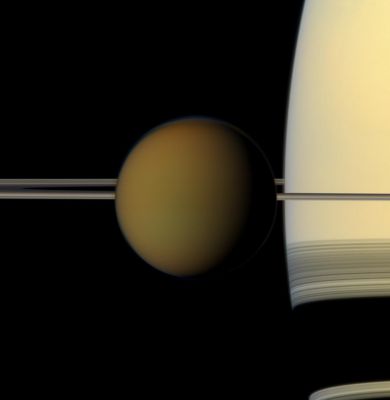 Titan and Saturn (Natural Colors; credits: NASA/JPL-Caltech/Space Science Institute)
Caption NASA:"The colorful globe of Saturn's largest moon, Titan, passes in front of the Planet and its Rings in this True Color snapshot from NASA's Cassini Spacecraft.
The North Polar "Hood" can be seen on Titan and appears as a detached layer at its top. This view looks toward the Northern, sunlit side of the Rings from just above the Ring-Plane.

Images taken using red, green and blue spectral filters were combined to create this Natural Color view. The image was obtained with the Cassini Spacecraft narrow-angle camera on May 21, 2011, at a distance of approx. 1,4 MMs (about 2,3 MKM) from Titan. Image scale is roughly 9 miles (apèprox. 14 Km) per pixel on Titan".
Parole chiave: Saturnian Moons - Titan