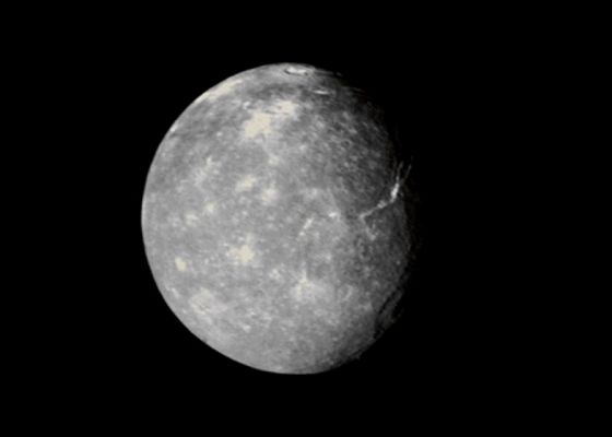 Titania (possible Natural Colors; credits: Lunar Explorer Italia)
Caption NASA:"Voyager 2 obtained this full-disk view of Uranus' moon Titania in the early morning hours of Jan. 24, 1986, from a distance of about 500.000 Km (approx. 300.000 miles). Many circular depressions -- probably impact craters -- are visible in this clear-filter image returned by the Voyager narrow-angle camera. 
Other bright spots are distinguished by radiating rays and are probably halo craters that mark relatively more recent impacts. Even more interesting are Linear Troughs (right) that are probably Fault Canyons (Tectonic Fractures). The Troughs break the crust in two directions, an indication of some tectonic extension of Titania's crust. 

These features indicate that this icy satellite has a dynamic, active interior. Titania is about 1600 Km (approx. 1000 mi) in diameter; the resolution of this image is about 9 Km (approx. 6 mi) per pixel". 
Parole chiave: Uranus Moons - Titania