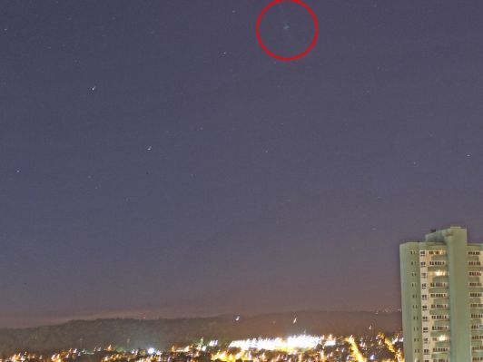 UFO or Lens Flare (1) - full frame
I took this picture in Novo Hamburgo city, in the south of Brazil, photographed – between 8:30 and 9:00 PM on October 22nd, 2013 – a strange object in the sky.
Canon Rebel T-4, ISO 100, f/4.5, 30" exposure, 35 mm

EXIF Data:
Camera Used: Canon Canon EOS REBEL T4i
Exposure Time: 30/1
Aperture: f/4.5
ISO: 100
Date Taken: 2013:10:24 09:55:10

I usually shy away from UFO stuff these days, even though I have seen several, but, I like this one. As mentioned I think it is visually impressive. And it’s on Spaceweather, which doesn’t hurt. Also appearing here in the local paper/site (in Portuguese. They wrote:

"Strange object in the Sky

A citizen from Novo Hamburgo, in the south of Brazil, photographed – between 8:30 and 9 PM on 22nd october – a strange object in the sky. Specialists disagree on what it could be. One of Them said that it is not a weather balloon. Another said that is not a paramotor. Some say it could be a drone (unmanned the vehicle). And there are those who claim that it is just a lens flare.
Is this "thing" a UFO? Technically, yes, it is, but semantically it depends on what you personally think when you hear that term. Lens flare is popular in the comments section, as expected. Could very well be lens flare but I do not think so at this moment. Could of course be lots of things".

WARNING! Se leggete con attenzione le dichiarazioni dell'Autore dello scatto (ignoto) e quindi i dati tecnici della ripresa, troverete una notevole discrepanza. L'Autore dello scatto dice che la fotografia è stata ottenuta fra le 20:30 e le 21:00 del 22 Otytobre 2013. Ma i dati della fotografia, come da lui stesso estrapolati, parlano del 24 Ottobre 2013, ore 09:55 (il che significherebbe "tarda mattinata"). Comunque questo è un dettaglio. Ciò che vale notare è la notevole diversità di data e di orario. 

NOTA: gli EXIF Data. Letteralmente, Exif è l’acronimo di Exchangeable Image File Data (in italiano Dati Intercambiabili di un File-Immagine). Trattasi di informazioni che riguardano i dati di scatto di una fotografia e tutte le informazioni collegate alla immagine ottenuta, e cioé:

• i dati tecnici di scatto (per es.: lunghezza dell'esposizione; lunghezza focale della fotocamera ecc.)
• il tipo di fotocamera utilizzata
• l’obiettivo utilizzato
•l a data e l’ora di scatto eccetera.

Sono tutte informazioni che possono essere utili per svariati ordini di motivi. Comunque, i dati Exif, chiamati anche "Metadati", sono le informazioni che una fotocamera (p.e.: reflex, mirrorless, compatta, bridge ma anche di smartphone) registra per ogni fotografia scattata.
Parole chiave: UFO