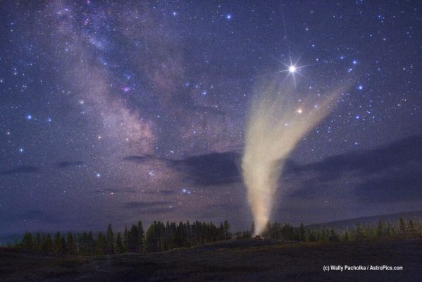 Old Faithful...

Caption NASA:"You don't have to be at Yellowstone to see a sky this beautiful, but it helps. Only at Yellowstone National Park in Wyoming, USA, would you see the picturesque foreground of the famous "Old Faithful Geyser" erupting in front an already picturesque sky. Old Faithful Geyser, visible in the foreground, is seen propelling a stream of hot water over 30 mt up in the air. This happens predictably for a few minutes about every 90 minutes. Also predictable are the brightest orbs that popular the nighttime sky, although those visible at any one time keep changing. Visible far in the background sky of this mid-June image are the plane of our Milky Way Galaxy on the left, and the bright planet Jupiter on the right. Jupiter is the brightest celestial object in the entire image. Old Faithful has been erupting at least since the late 1800s".
Nota: siamo curiosi di vedere quando la NASA "ipotizzerà" (ironizziamo, poichè le evidenze fotografiche in nostro possesso sono già innumerevoli) che alcuni fenomeni attualmente catalogati come "minicicloni" o "Dust Devils" (DD) sono, in realtà (ed in maniera particolare nelle aree presso-polari), dei geysers. 
Geysers che, a volte, eruttano fango e ghiaccio e, altre volte - forse - acqua calda ed idrocarburi.

Staremo a vedere...
Parole chiave: Artistic Pictures