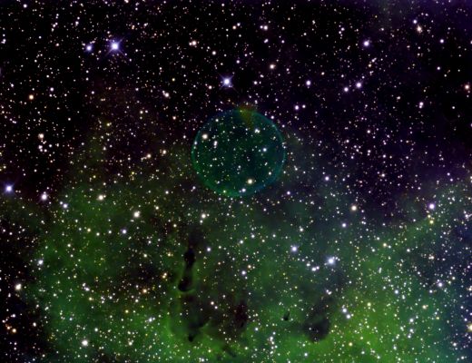 A "Bubble" in Cygnus
"...A questo Mondo, c'è chi vede l'albero e chi la foresta..."

(anonimo)
Parole chiave: From Earth Pictures - Professional Pictures