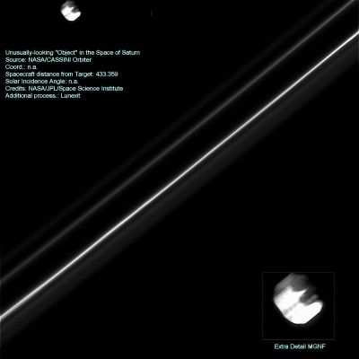 Unusually-looking "Object" in the Space of Saturn
Si tratta, senza dubbio (!), di una delle tantissime Lune Saturniane, ma quale? Scherzi ed ironie a parte, l'Oggetto Anomalo che Vi proponiamo appare solo in un frame, ottenuto dalla distanza di 433.941 Km dall'Anello "F" di Saturno. 
Nel frame successivo (distanza 433.359 Km) e nel frame precedente (distanza 434.224 Km dal Main Target) nulla appare nella porzione alta dell'inquadratura.

L'Oggetto Anomalo, come l'edm ci mostra, possiede una forma piuttosto allungata ed irregolare (e attenzione: l'irregolarità del Corpo Celeste NON E' stata creata, ma solo ACCENTUATA dalla circostanza per cui il frame è leggermente "mosso") e la sua albedo ci sembra alquanto alta.

Non si distinguono (o almeno: noi non riusciamo a distinguere) rilievi superficiali idonei a consentirci l'identificazione dell'Oggetto, ma la nostra sensazione è che POTREBBE trattarsi della Luna Saturniana "Hyperion" (la quale, in determinate inquadrature, pare effettivamente assomigliare ad una sorta di "oliva" - un pà raggrinzita).

Ad ogni modo, questo frame è indubbiamente interessante e meriterebbe qualche approfondimento...
Parole chiave: Controversial Frame