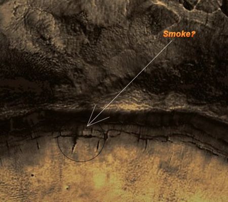 Controversial Surface Feature in Utopia Planitia (False Colors; credits: Lunar Explorer Italia)
Alcuni "crack" che caratterizzano la porzione superiore del margine interno (Inner Rim) di questo cratere senza nome SEMBRANO presentare delle tracce di "affumicamento" (portate l'immagine a schermo pieno e poi verificate Voi stessi); tuttavia, prima di parlare di "fumi" che emergono dal sottosuolo - il che può anche essere - bisognerebbe escludere tutte le altre possibilità (ivi incluso il vizio di visione - il frame, a dire il vero, non è un granchè in quanto a risoluzione e definizione - ed il "trascinamento" di polveri sottili a seguito di azioni eoliche - un'azione che spesso sfocia nella produzione di "dust streaks" i quali, ve detto, assomigliano terribilmente - specie se guardati da grande distanza (ivi: oltre 380 Km) - alle tracce di affumicamento). 

Ma questa esclusione, usando SOLO questo frame, è impossibile farla e quindi...restiamo dubitativi. 

Il che significa, per farla breve, che FORSE si tratta effettivamente di tracce di fumo...e FORSE no.
Parole chiave: Mars from orbit - Craters - Unnamed Crater Rm