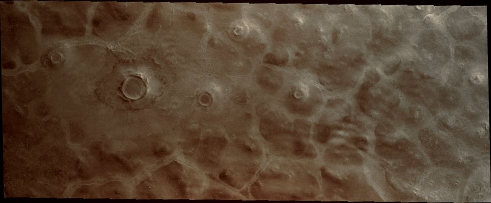 Vastitas' Texture (Natural Colors; credits for the additional process. and color.: Dr Paolo C. Finega - Lunar Explorer Italia)
Caption NASA:"The Northern Plains of Mars contain an abundance of different textures and appearances. This Region contains mounds separated by channels with an unusual floor pattern. Just how this texture formed is unknown".

Coord.: 70,0° North Lat. and 55,9° East Long.
Parole chiave: Mars from orbit - Vastitas Borealis Region
