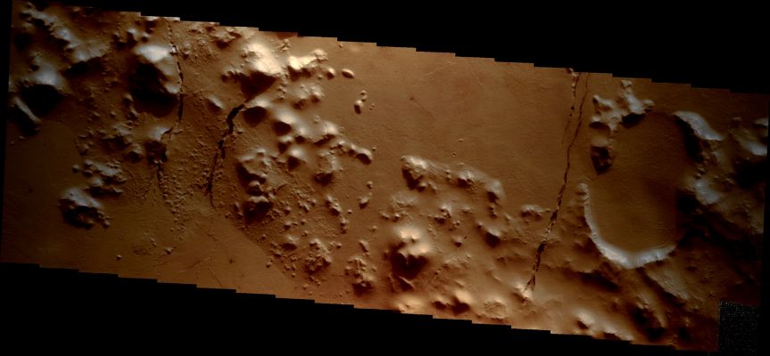 Features of Cerberus Fossae: Fissures (Darkened Natural Colors; credits for the additional process. and color.: Dr Paolo C. Fienga - Lunar Explorer Italia)
Source: NASA/2001 Mars Odyssey Orbiter
Coord.: 8,9° North Lat. and 158,6° East Long. (center of the frame)
Credits: NASA/JPL/Arizona State University (ASU)
Additional process. and color.: Lunar Explorer Italia
Parole chiave: Mars from orbit - Fissures - Cerberus Fossae Region