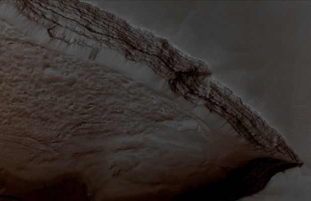 Layering in Arsia Mons (Absolute Natural Colors; credits for the additional process. and color.: Dr Paolo C. Fienga - Lunexit Team) 
nessun commento
Parole chiave: Mars from orbit - Volcanoes - Arsia Mons