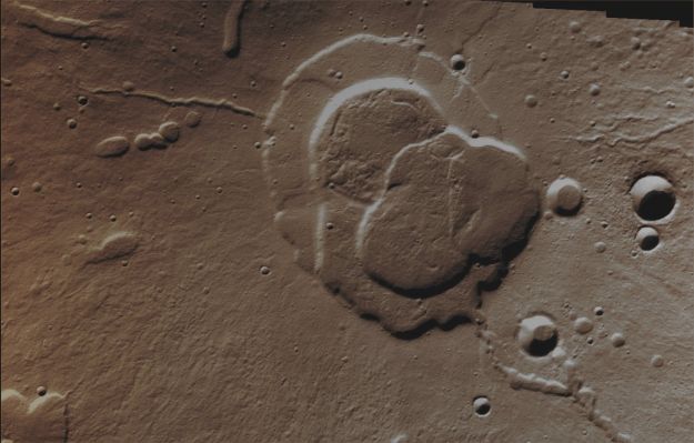 Hecates Tholus (Natural Colors; credits for the additional process. and color.: Dr Paolo C. Fienga - Lunexit Team)
Image information: VIS instrument;
Latitude: 31,6° North;
Longitude: 150,0° East;
Resolution: 19 meter/pixel
Parole chiave: Mars from orbit - Volcanoes - Hecates Tholus