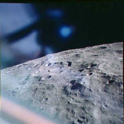 A HUGE Fake! (Part III)
Il terzo passaggio é stato il più difficile: cos'era il presunto UFO? Agendo ad intuito (ed avendo un minimo di Esperienza - sono oltre 40 anni, ma non basta mai...), ho guardato l'immagine "incriminata" ed ho pensato: l'"UFO" non ha texture, sembra sdoppiato (mentre l'immagine sembra/é "ferma" su tutto il resto), é sostanzialmente "sfuocato" (un "classico" dei "fake") dunque potrebbe essere...Un riflesso!

A quel punto ho dovuto guardare tutti i rullini a colori della Missione Apollo 15, ed alla fine é saltata fuori l'immagine "trabocchetto": é il frame Apollo 15 - AS 15-91-12379.

Dati Tecnici: 

Image Collection: 70mm Hasselblad 
Mission: Apollo 15 
Magazine: 91 
Magazine Letter: M
Lens Focal Length: 250 mm 
Film Type: SO-368 
Film Width: 70 mm 
Film Color: color 
Index Map: http://www.lpi.usra.edu/resources/mapcatalog/apolloindex/apollo15/as15indexmap10/ 
Feature(s): O'DAY - SIERPINSKI 

Nota: Sierpinski is an Impact Crater located on the Far (Dark) Side of the Moon. It lies to the South/East of the huge walled plain Gagarin, and to the North/West of another Impact Crater - named "O'Day" - and of the Mare Ingenii.
Parole chiave: Moon from Orbit - Crater Sierpinski 