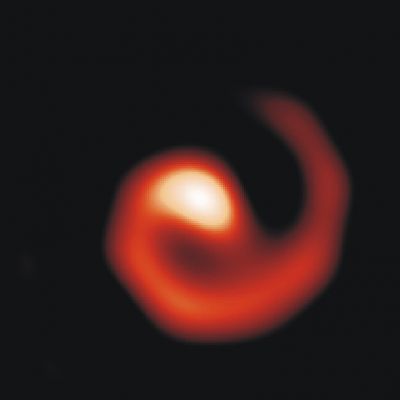 WR-104
"...Un altro esempio notevole di Stella WR è la Stella Binaria WR-104, i cui venti (stellari) generano una spettacolare quanto rarissima nube a spirale la cui estensione potrebbe coprire una distanza pari a 20 volte il nostro Sistema Solare...".
Parole chiave: Stelle WR